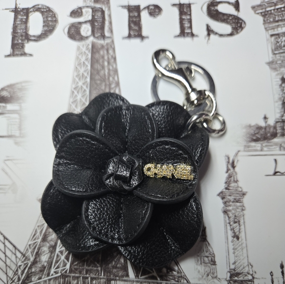 Accessories - 🖤FASHION FLOWER BAG CHARM KEY CHAIN BLACK